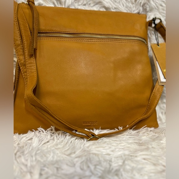 ❤️❤️NWT-MARGOT NEW YORK TAN GENUINE LEATHER LEAH LARGE HOBO❤️❤️ - Picture 8 of 17